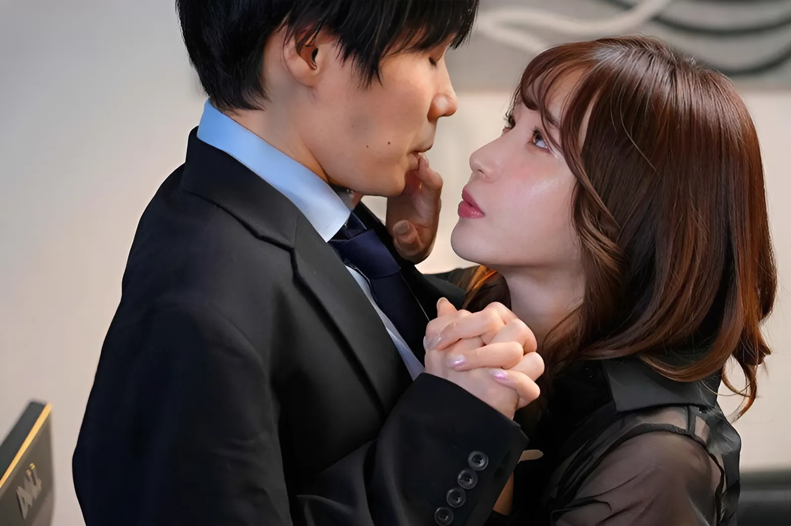 FSDSS-585 Secretamente enamorada de la bella secretaria de mi jefe