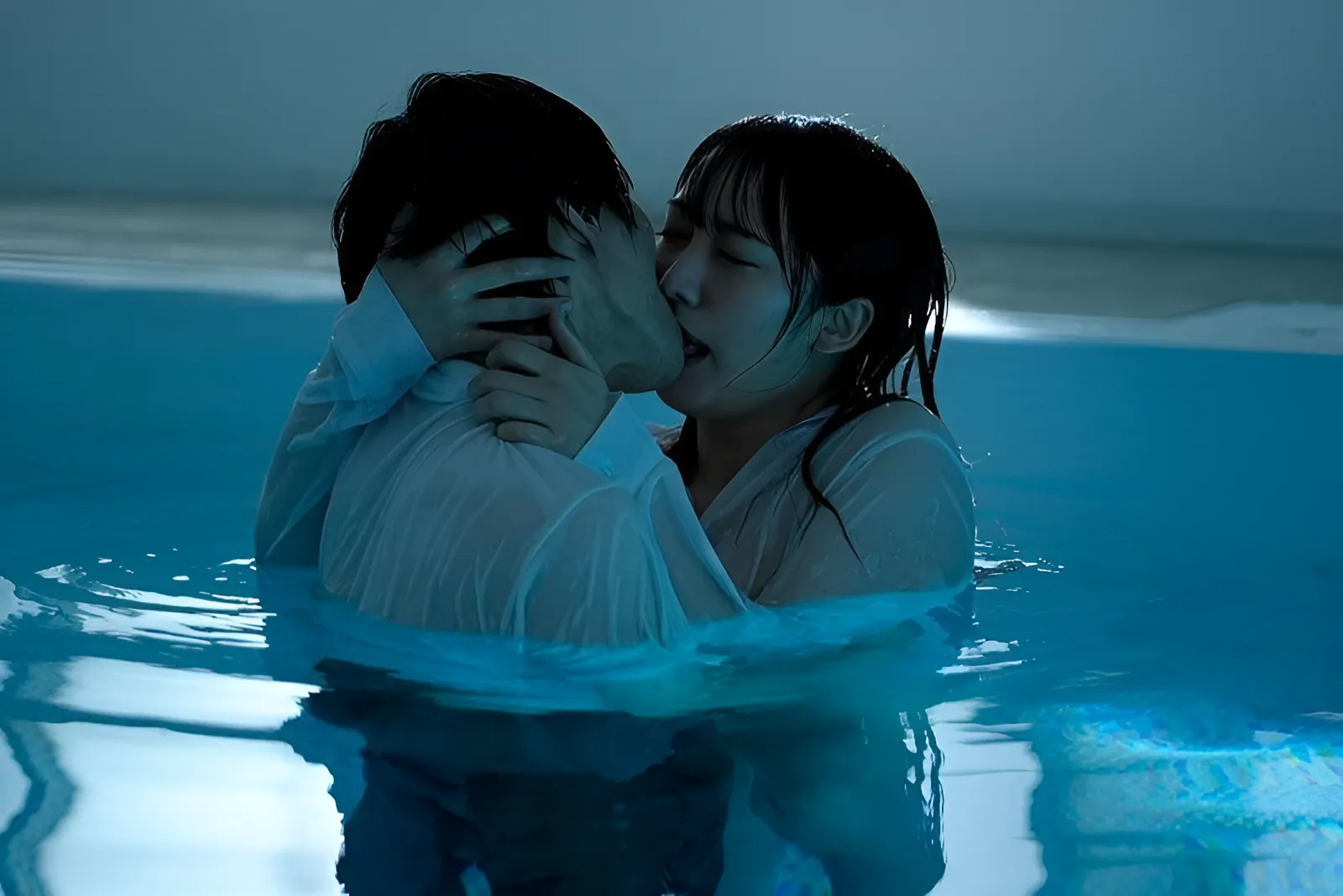 HMN-452 Stuck at the swimming pool with a classmate